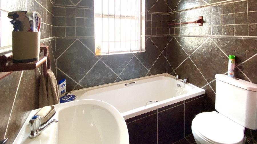 3 Bedroom Property for Sale in Velddrif Western Cape